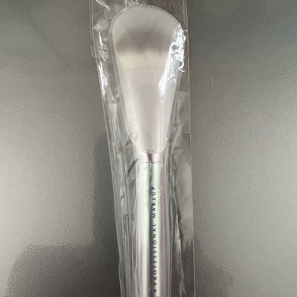 NYX Assortment of 11 Makeup Brushes NWOT - Picture 3 of 12